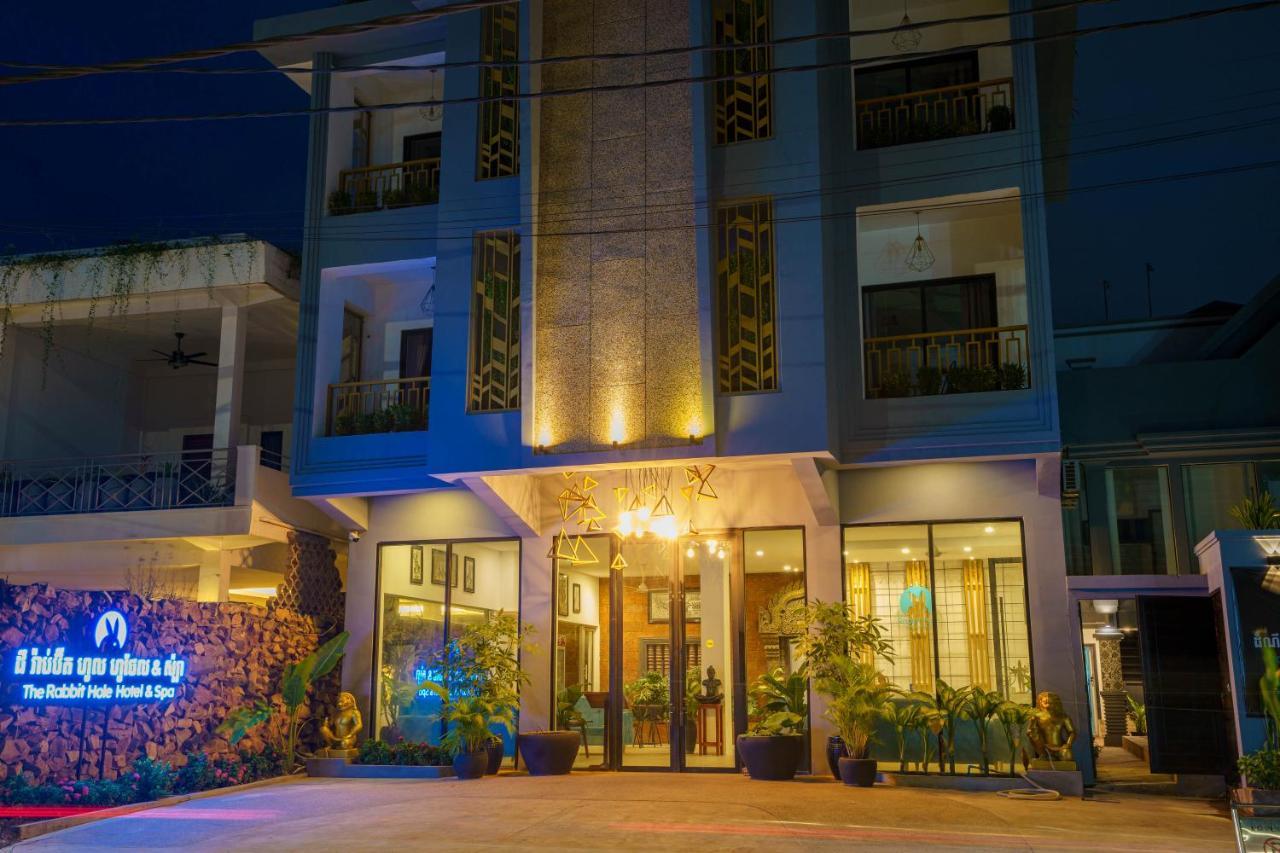 The Rabbit Hole & Hotel 3*